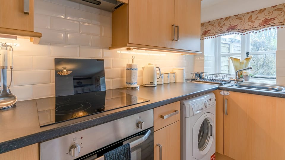 Kitchen, Forsythia Cottage, Bolthole Retreats