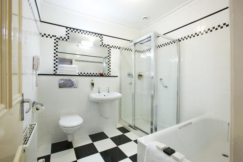 Shower, free toiletries, hair dryer, towels