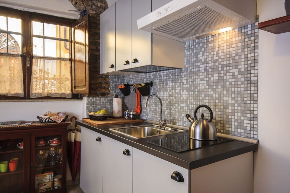 Countertop, Room, Property, Cabinetry, Kitchen, Tile, Furniture, Interior Design, Building, Ceiling
