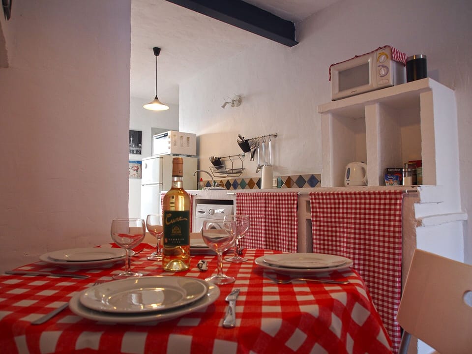 dining table kitchen
