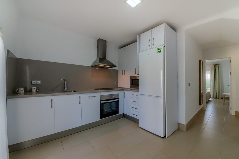 Countertop, oven, microwave and fridge of Villa Cala Encendida Kirchner in Villas Flamenco Beach in Conil