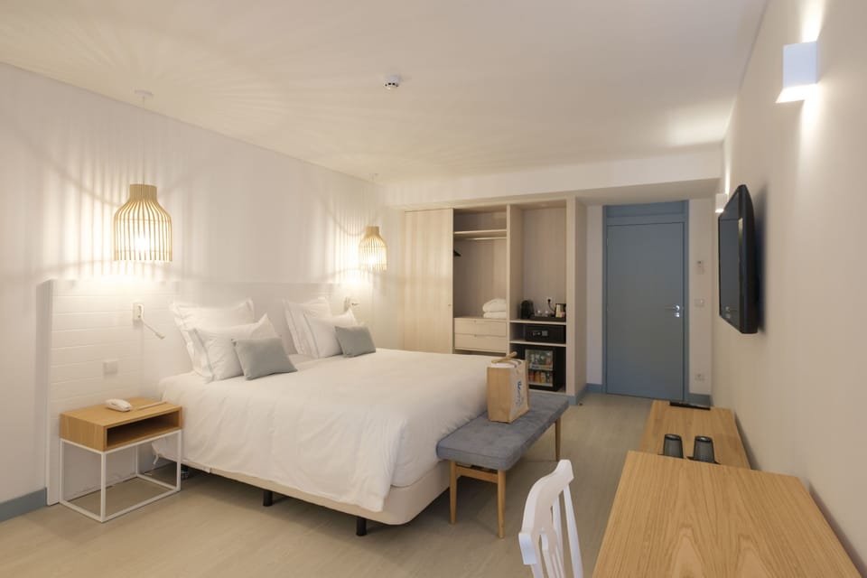 Suite | Egyptian cotton sheets, premium bedding, pillowtop beds, minibar