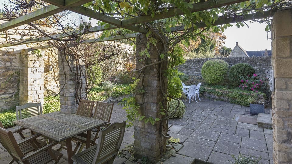 Courtyard garden, Box Cottage, Bolthole Retreats
