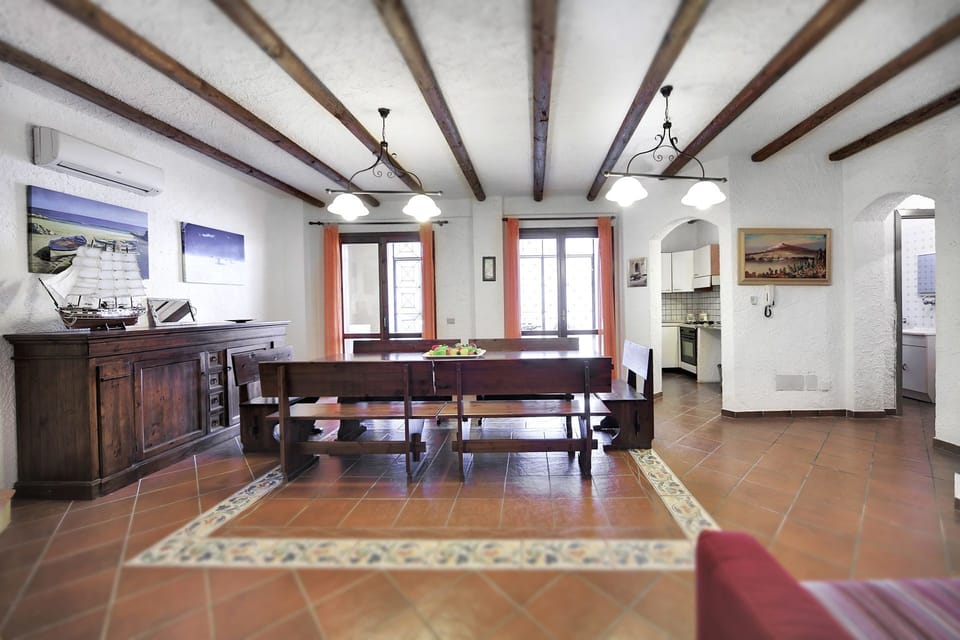 Building, Property, Room, Ceiling, Interior Design, Floor, Loft, House, Furniture, Living Room