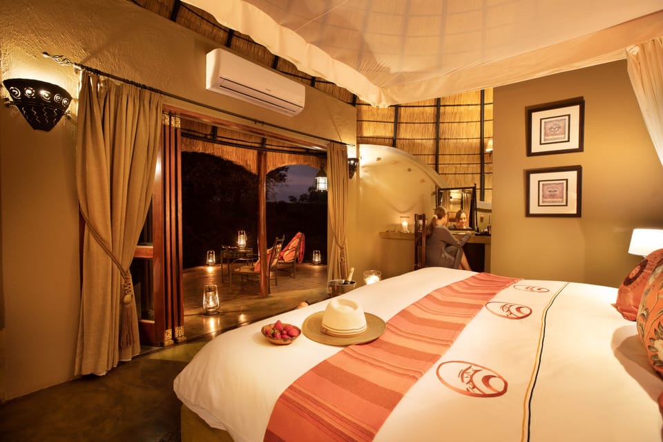 Suite, 1 Double Bed | Premium bedding, in-room safe, desk, bed sheets