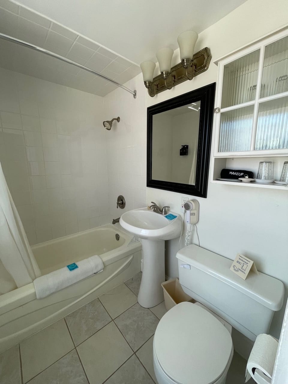 Family Suite, Ensuite, Garden View | Bathroom | Combined shower/tub, free toiletries, hair dryer, towels