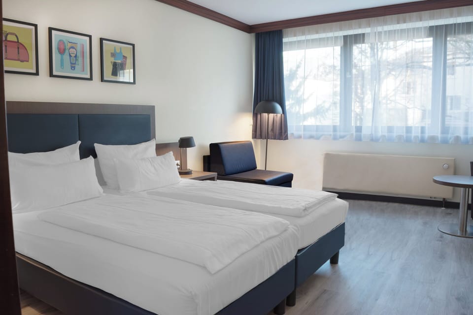 Standard Room, 2 Twin Beds | Hypo-allergenic bedding, in-room safe, desk, iron/ironing board
