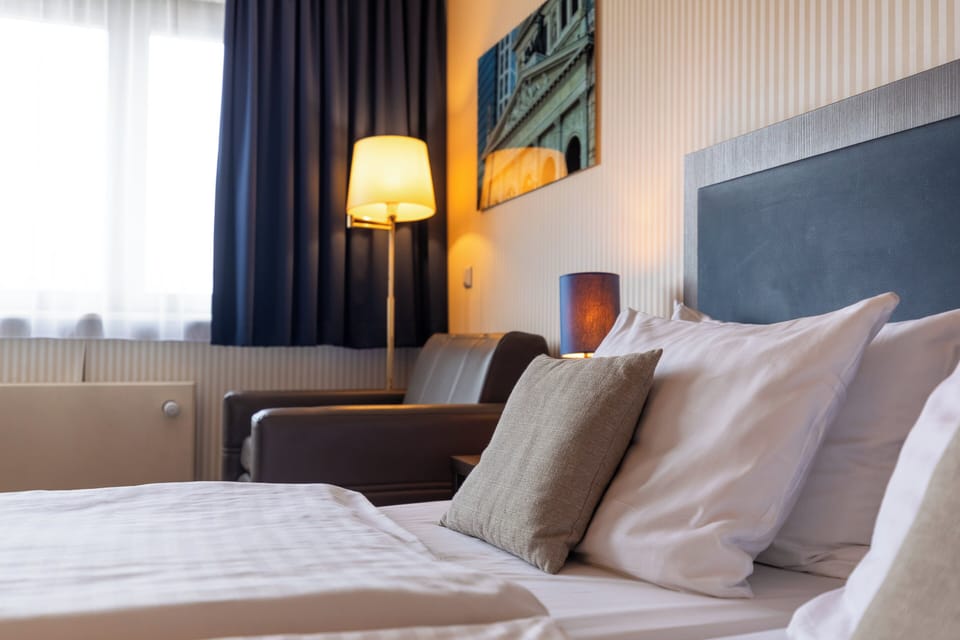 Standard Room, 1 Double Bed | Hypo-allergenic bedding, in-room safe, desk, iron/ironing board