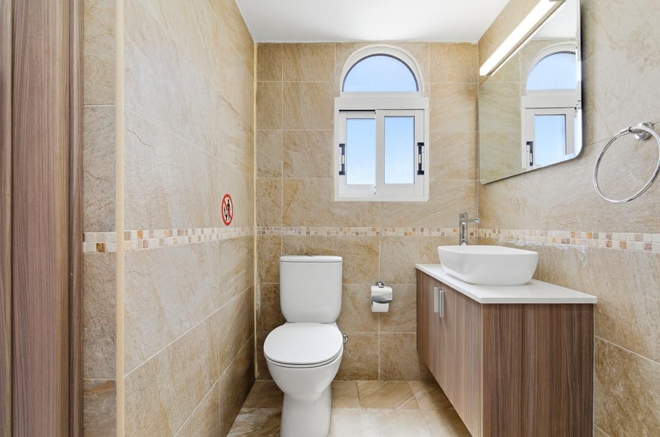 Ensuite bathroom with shower