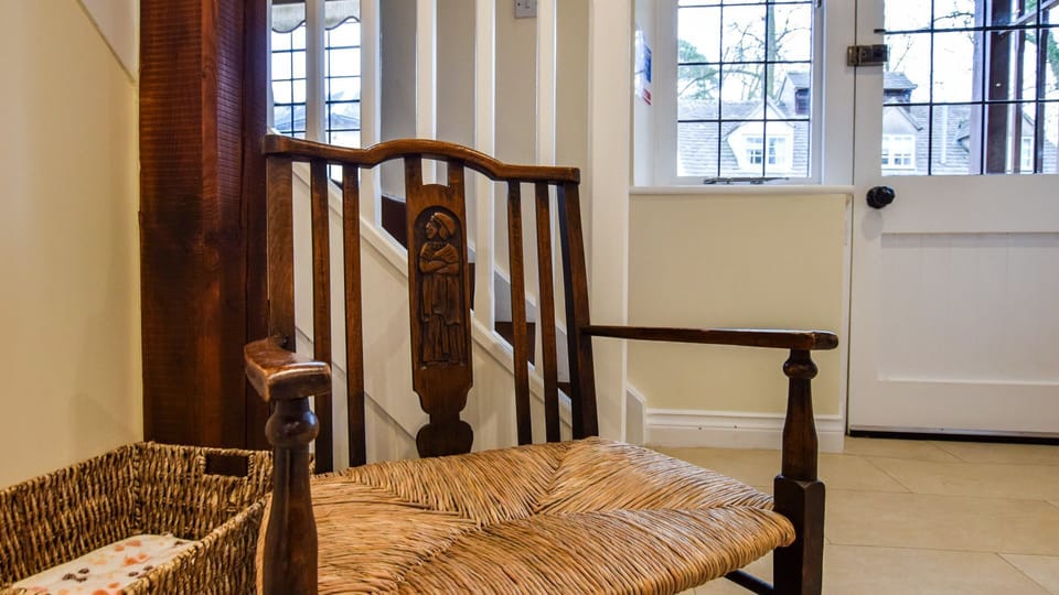 Living room, Anne Boleyn Cottage at Sudeley Castle, Bolthole Retreats