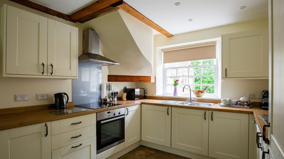 Kitchen, Prince Rupert at Sudeley Castle, Bolthole Retreats