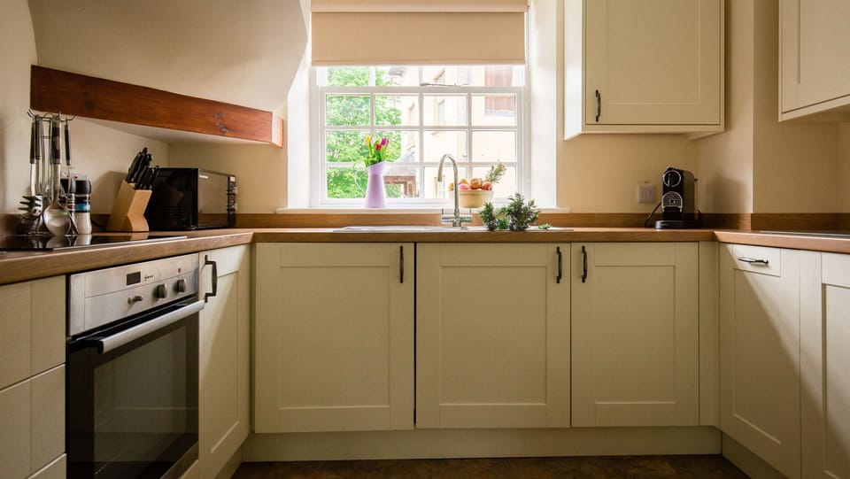 Kitchen, Prince Rupert at Sudeley Castle, Bolthole Retreats