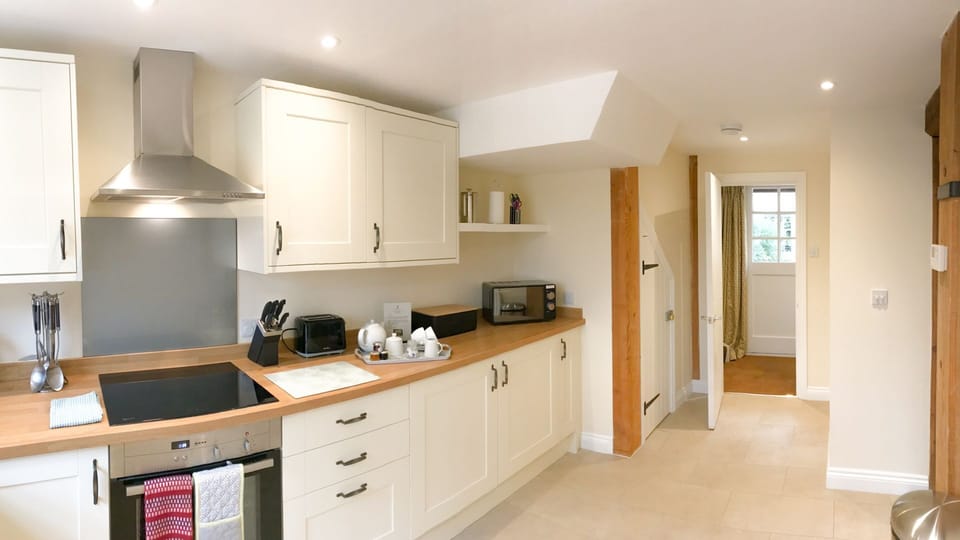 Kitchen, Princess Elizabeth at Sudeley Castle, Bolthole Retreats