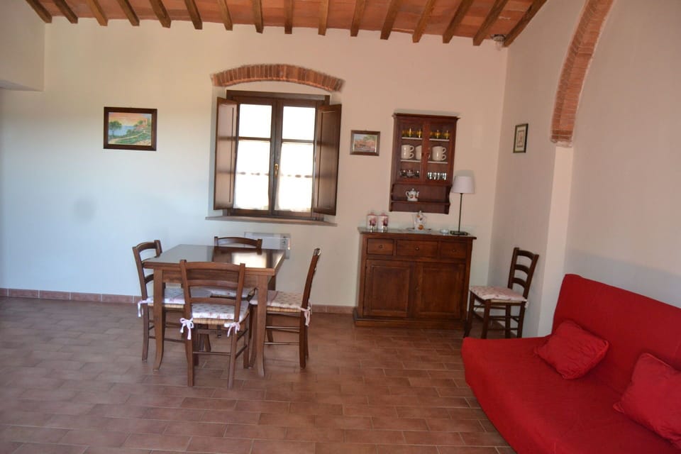 Room, Building, Property, Furniture, Floor, Interior Design, House, Table, Loft, Ceiling