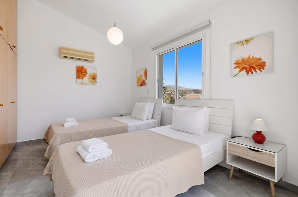 Twin Beds | First Floor