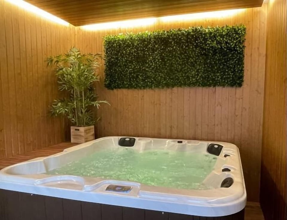 Indoor spa tub
