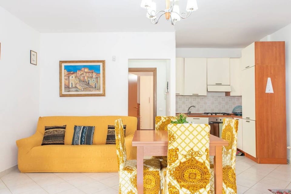 Furniture, Interior Design, Flooring, Floor, Wood, Room, Apartment, Table, Ceiling, Couch