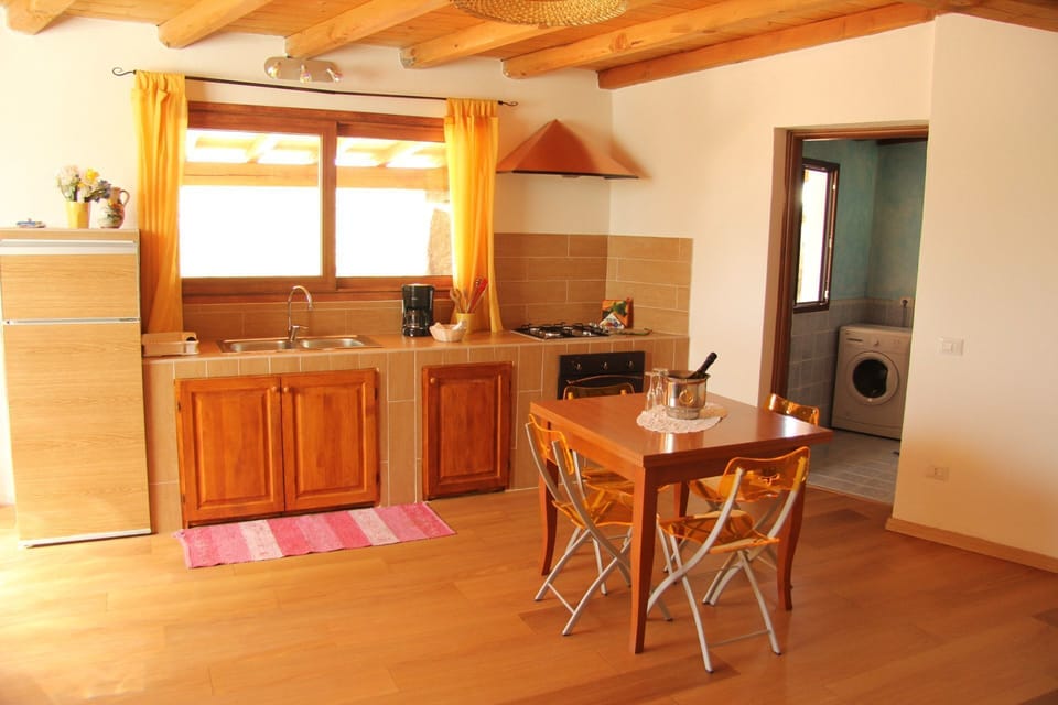 Room, Property, Furniture, Building, Floor, Wood Flooring, House, Hardwood, Interior Design, Kitchen