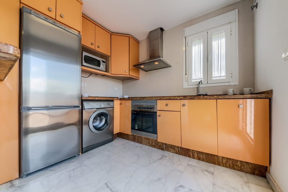 Countertop of Bécquer apartment kitchen in Villas Flamenco Rentals in Conil