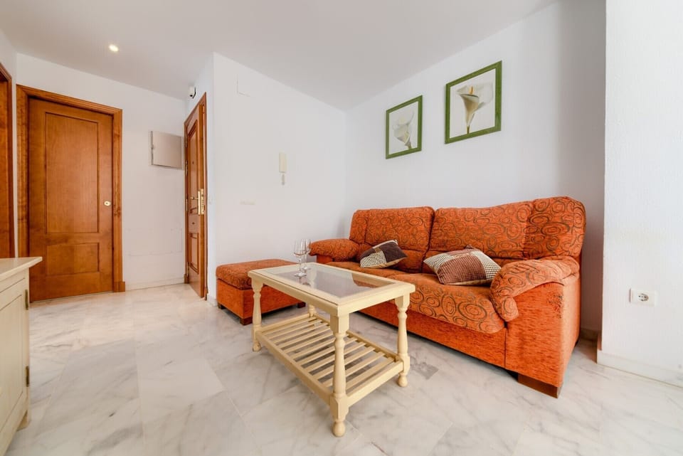 Sofas and table of Bécquer apartment living room in Villas Flamenco Rentals in Conil