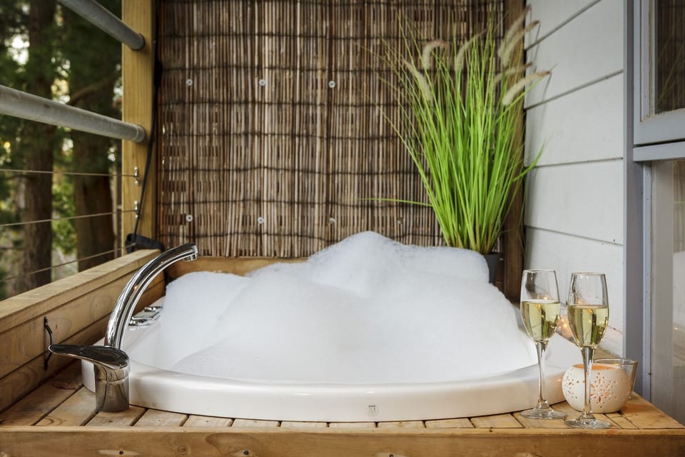 Outdoor spa tub