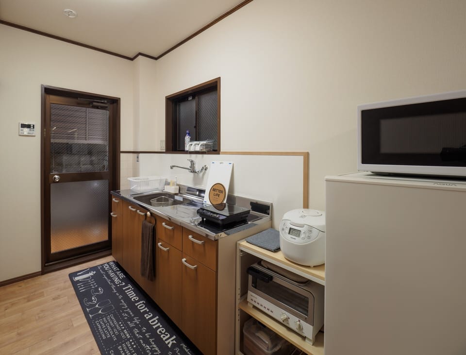 Design Twin Room | Shared kitchen facilities | Fridge, microwave, oven