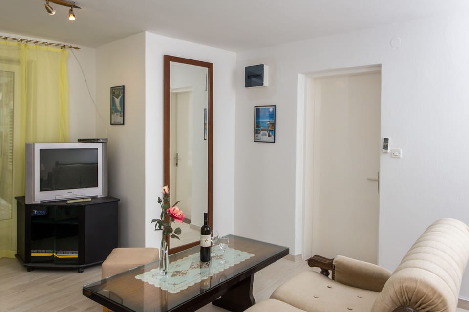 Apartment, 1 Bedroom, Terrace | Private kitchen