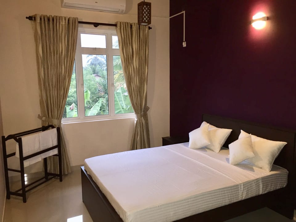 Deluxe Bungalow, 4 Bedrooms | 4 bedrooms, desk, iron/ironing board, free WiFi