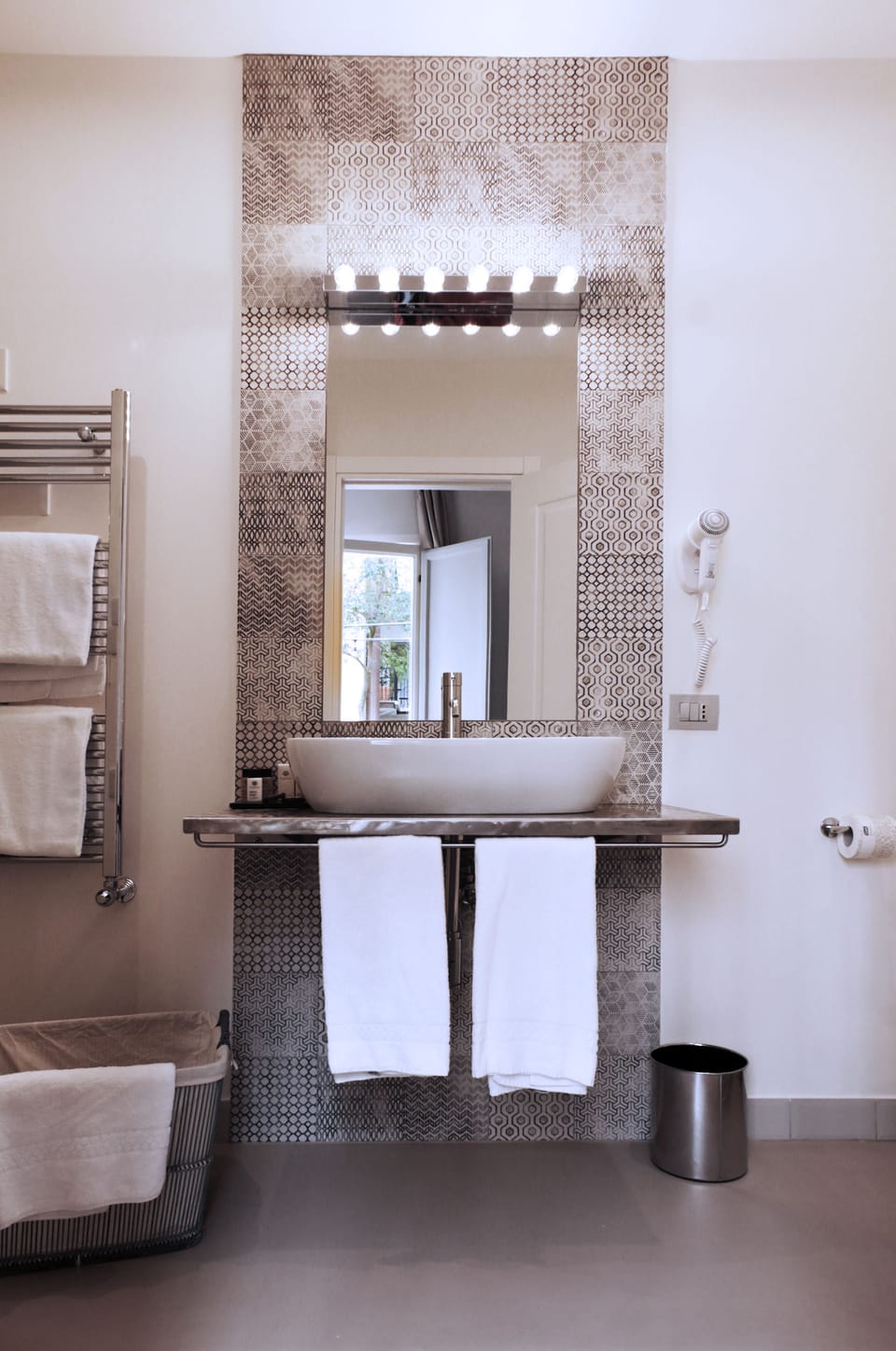Shower, free toiletries, hair dryer, bidet
