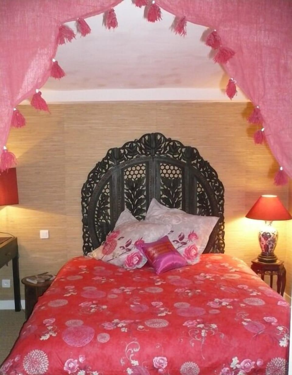 Double or Twin Room | Individually furnished, iron/ironing board, free WiFi, bed sheets