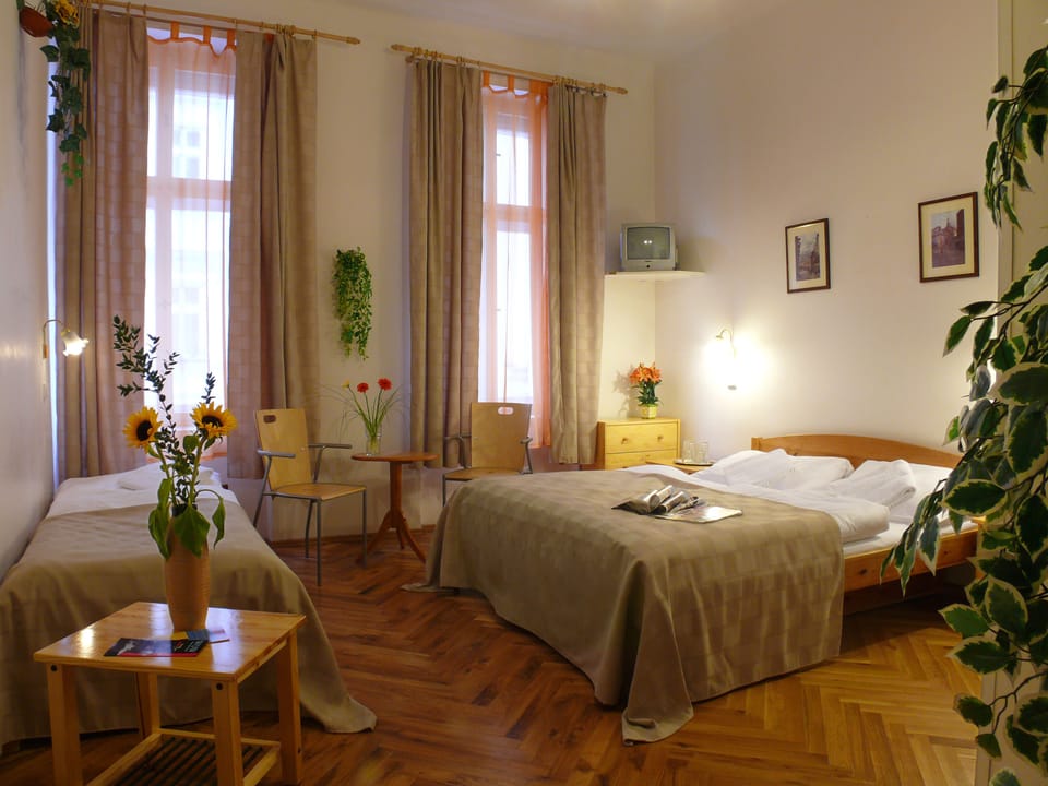 Triple Room | Hypo-allergenic bedding, in-room safe, blackout drapes