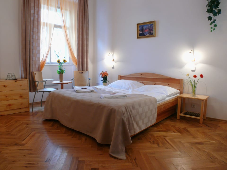 Standard Double or Twin Room | Hypo-allergenic bedding available, in-room safe, blackout drapes