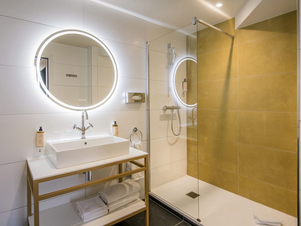 Superior Room, 1 Double Bed | Hypo-allergenic bedding, in-room safe, desk, laptop workspace