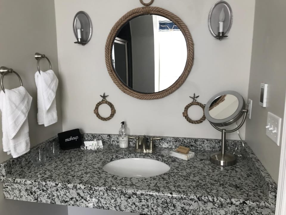 Shower, free toiletries, hair dryer, heated floors