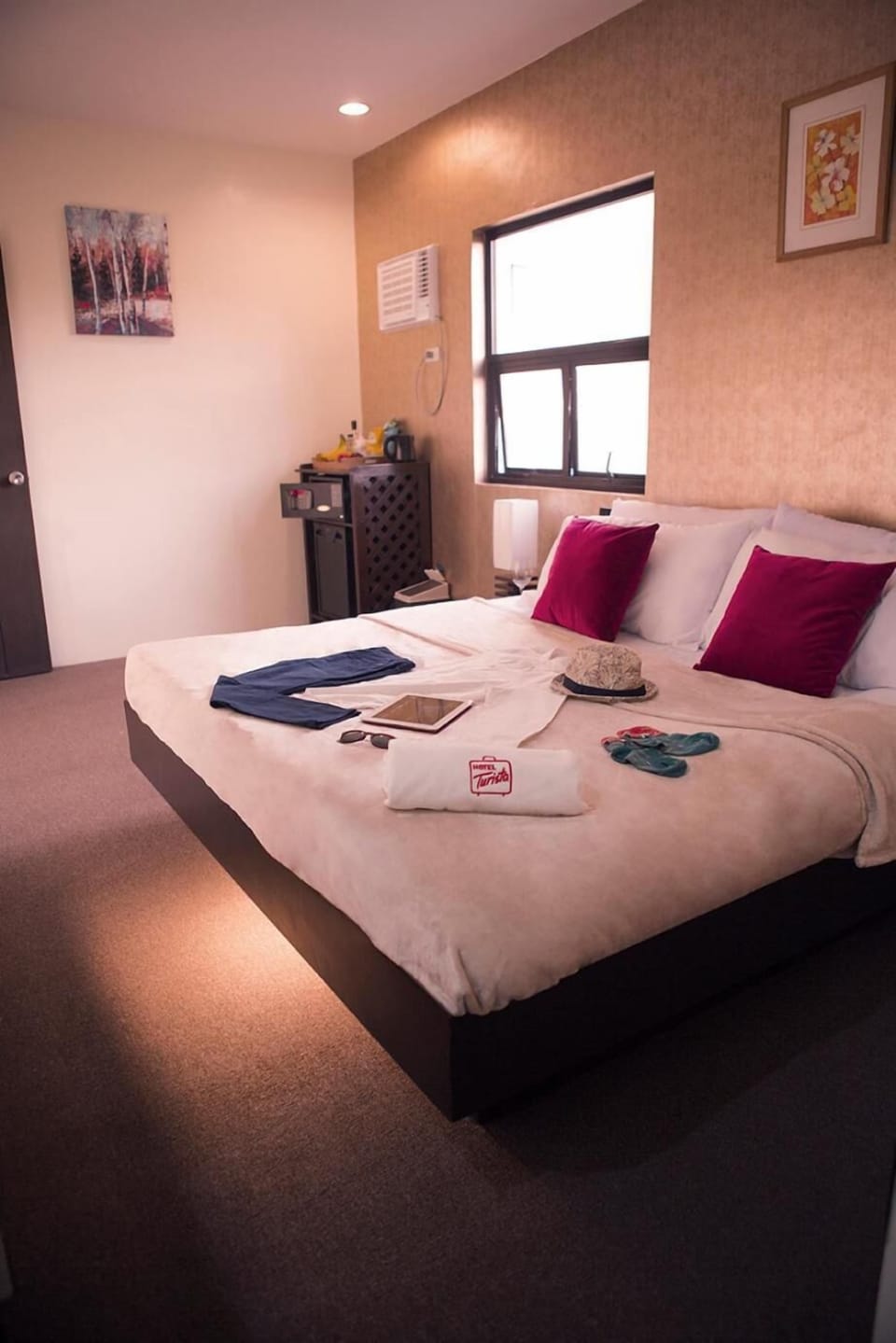 In-room safe, rollaway beds, bed sheets, wheelchair access