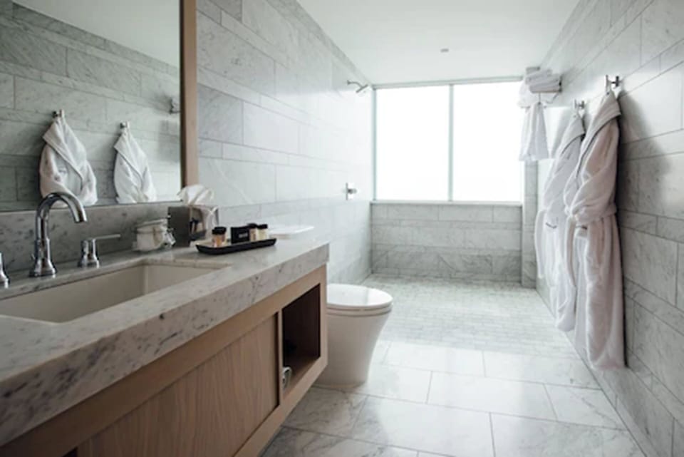 Junior Suite, 1 King Bed | Bathroom | Shower, rainfall showerhead, free toiletries, hair dryer