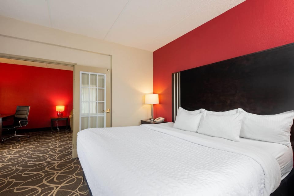 Deluxe Room, 1 Bedroom, Non Smoking (1 King Bed) | Desk, laptop workspace, iron/ironing board, cribs/infant beds