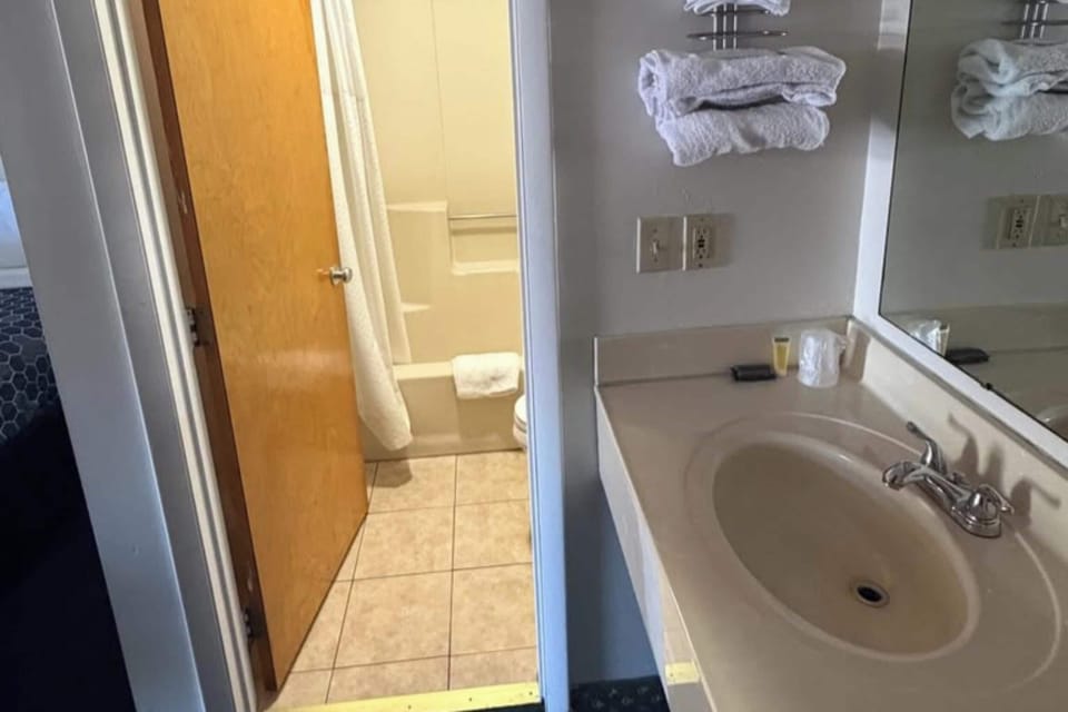 Room, 2 Double Beds, Non Smoking | Bathroom | Free toiletries, towels