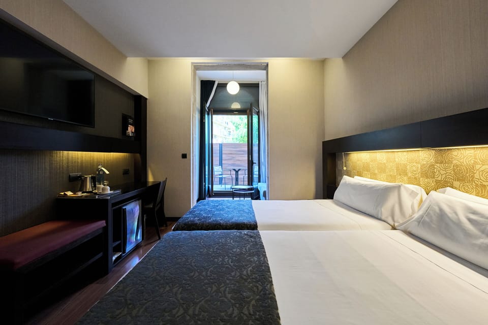 Minibar, in-room safe, individually decorated, individually furnished