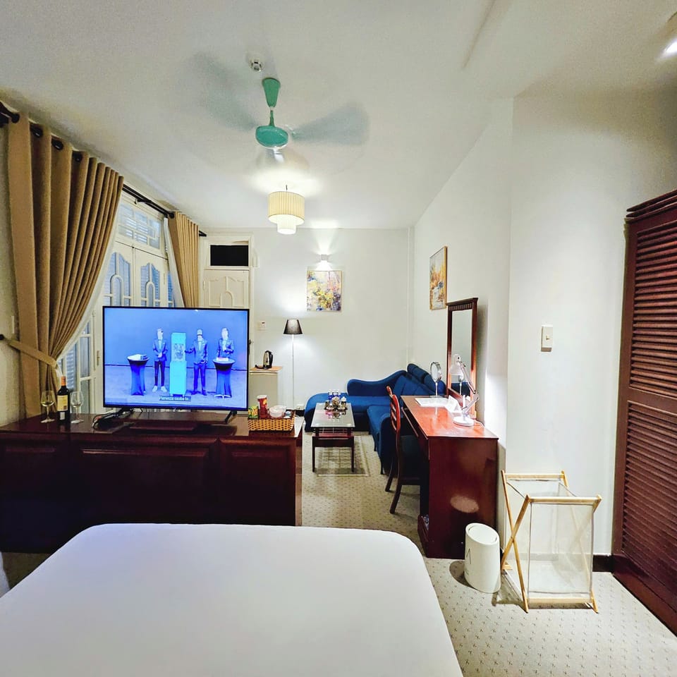 Family Room | Premium bedding, minibar, in-room safe, desk