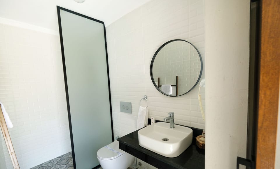 Economy Twin Room, Garden View | Bathroom | Shower, hair dryer, soap, shampoo