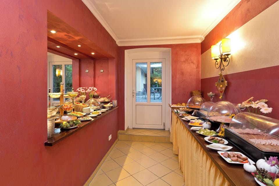 Daily buffet breakfast for a fee