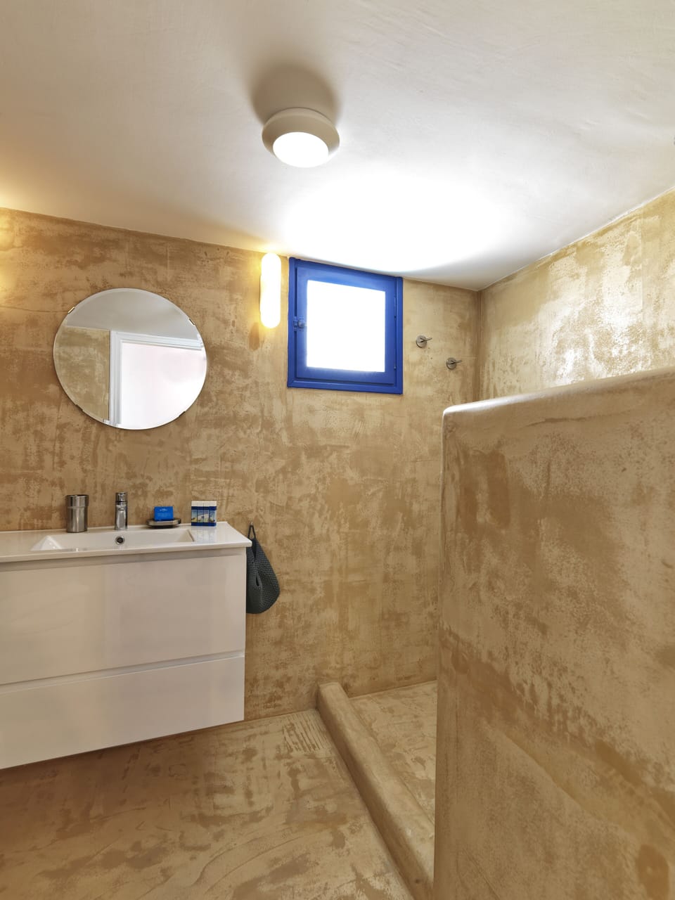 Apartment, Terrace (Psathi Blue Beta) | Bathroom | Shower, free toiletries, hair dryer, slippers