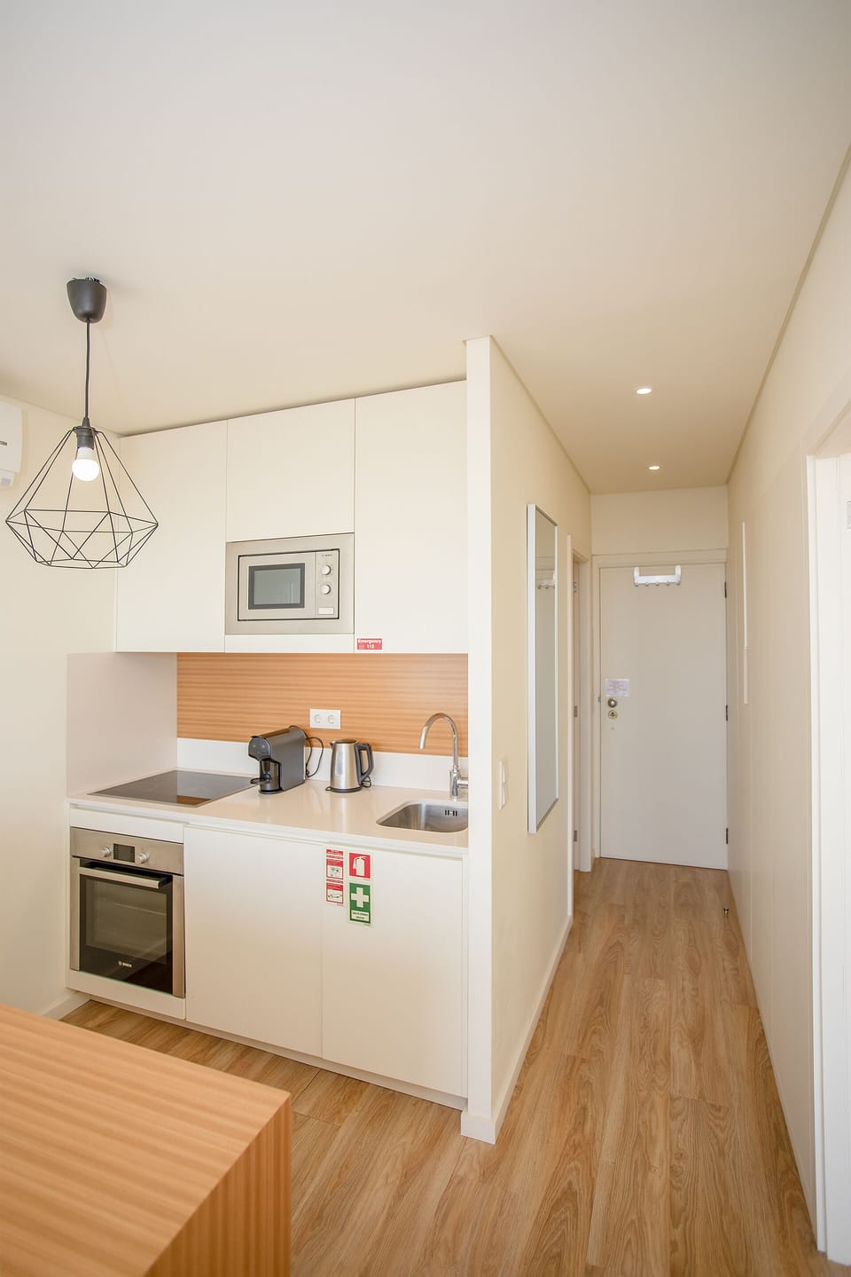 Apartment, 1 Bedroom, City View | Private kitchen | Fridge, microwave, oven, stovetop