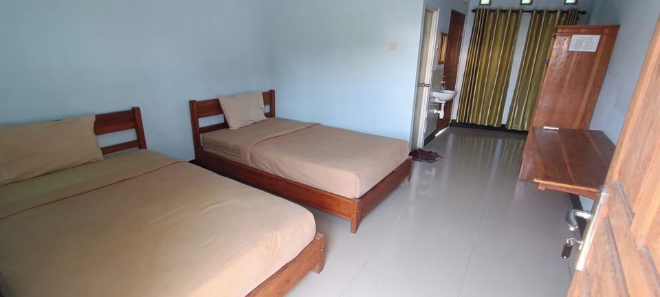 Economy Twin Room, 1 Bedroom | Premium bedding, desk, iron/ironing board (on request), WiFi (free)