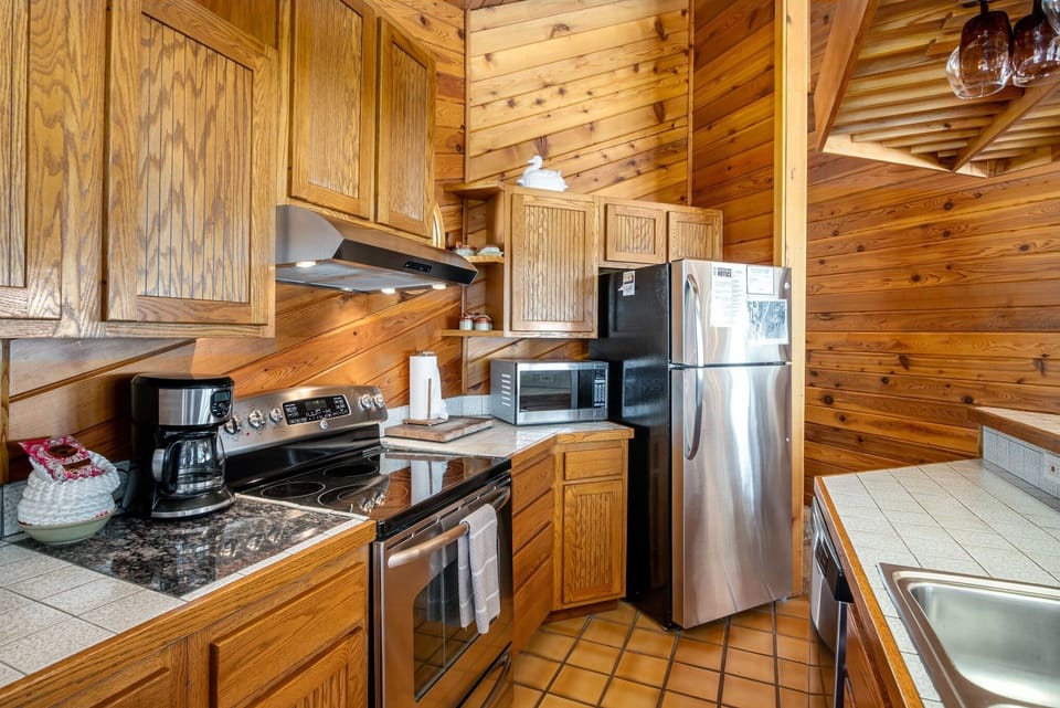 House, 2 Bedrooms | Private kitchen | Coffee/tea maker, fridge, oven, electric kettle