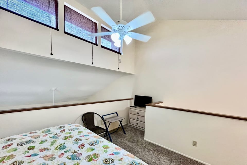 Bedroom 2 (open loft)
