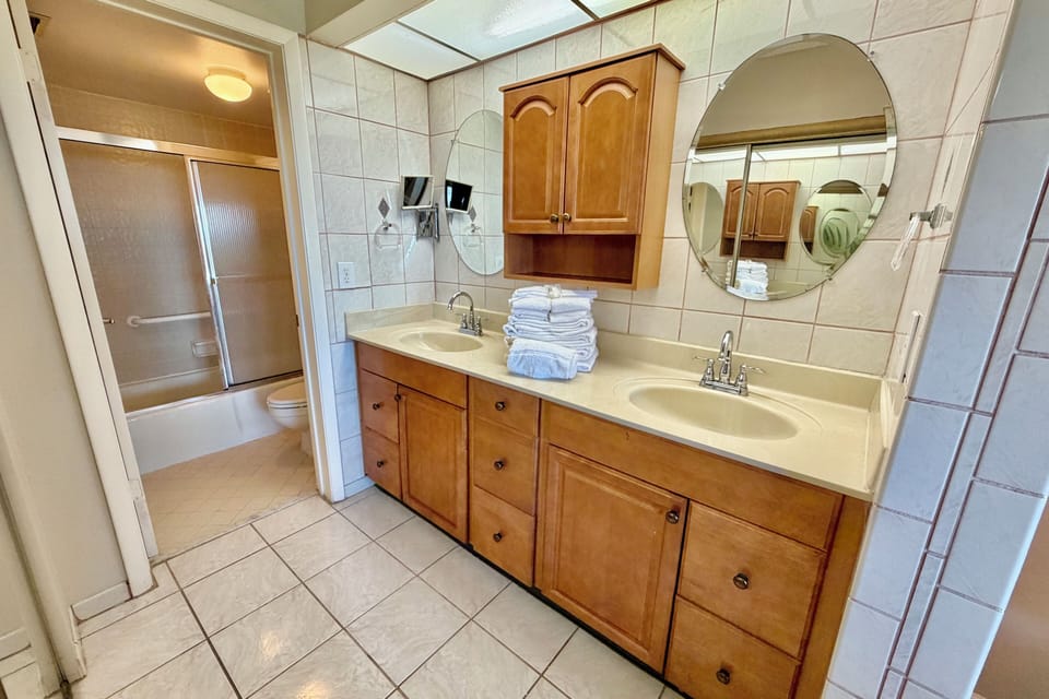 Bathroom 1 (en suite)