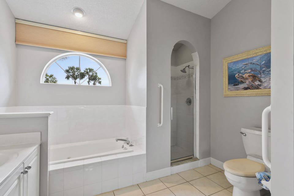 Bathroom 1 (en suite)