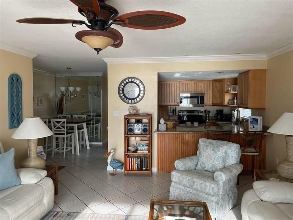 Living Room, Dining Area & Breakfast Bar